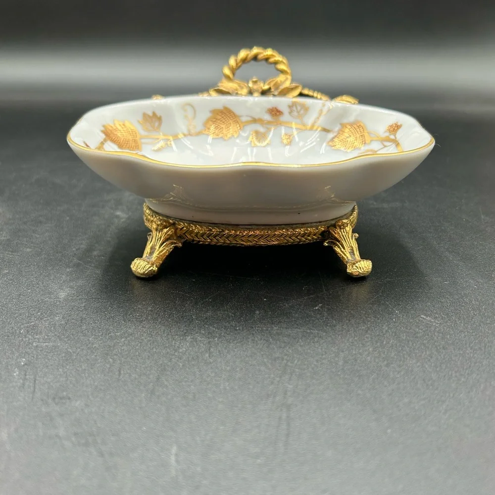 Hollywood regency Elegant Gold and White Decorative soap or trinket Dish